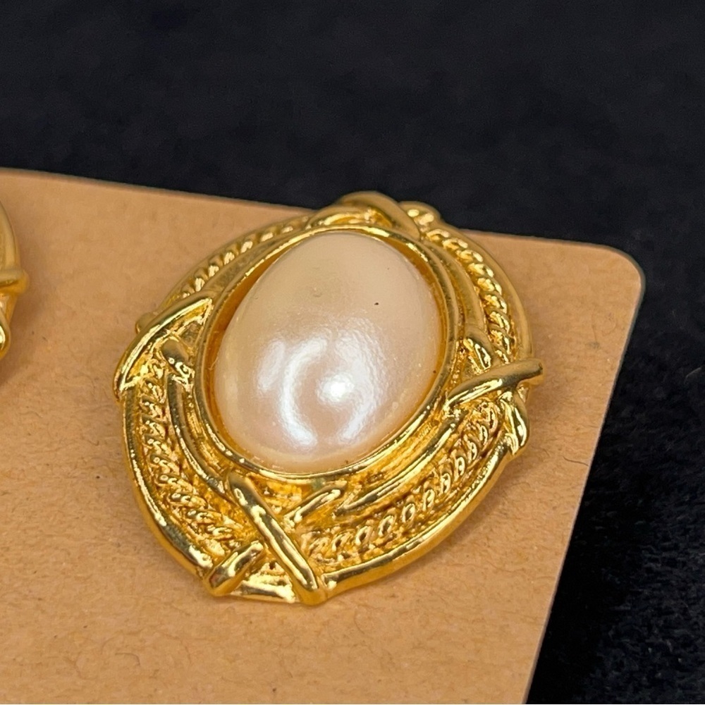 VINTAGE PEARL EARRINGS POST BACK GOLD IVORY WEDDING EVENT PARTY COCKTAIL GIFT - Picture 2 of 10